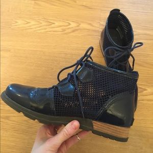 SOREL // Navy Major Mesh Booties